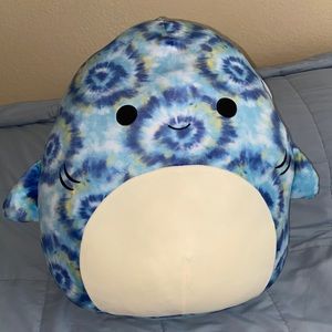 Squishmallow Luther The Shark